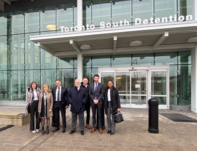 February 25, 2020: Ombudsman Paul Dubé, with Director of Investigations Sue Haslam and staff, visited the Toronto South Detention Centre to meet with correctional officials and inmates.