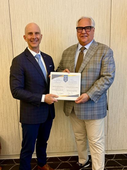 Ombudsman presenting Good Governance Award to Ontario Provincial Police Commissioner Thomas Carrique