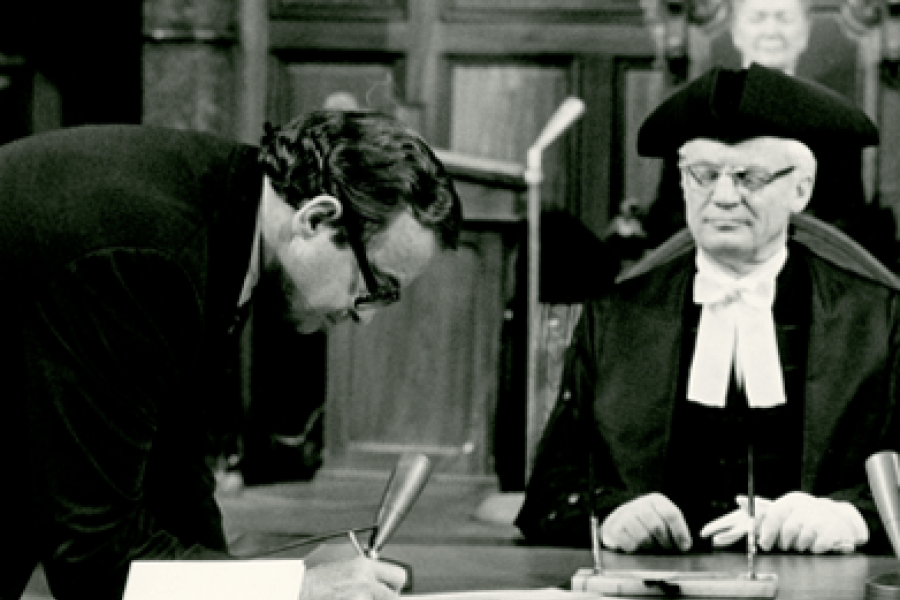 Arthur Maloney being sworn in as Ombudsman