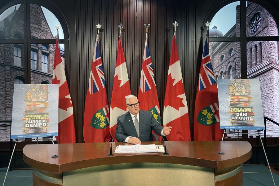 L'ombudsman Paul Dube publie son rapport lors d'une conférence de presse