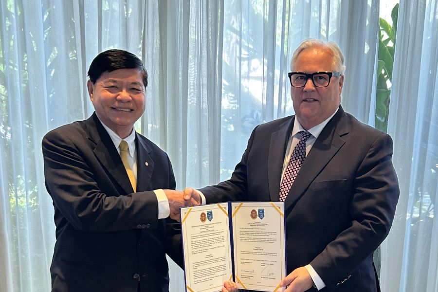 Thailand and Ontario Ombudsman signing MOU